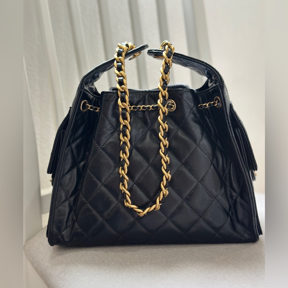 ❌ SOLD ❌ CHANEL 25 HOBO BAG in Black - Picture 4 of 8